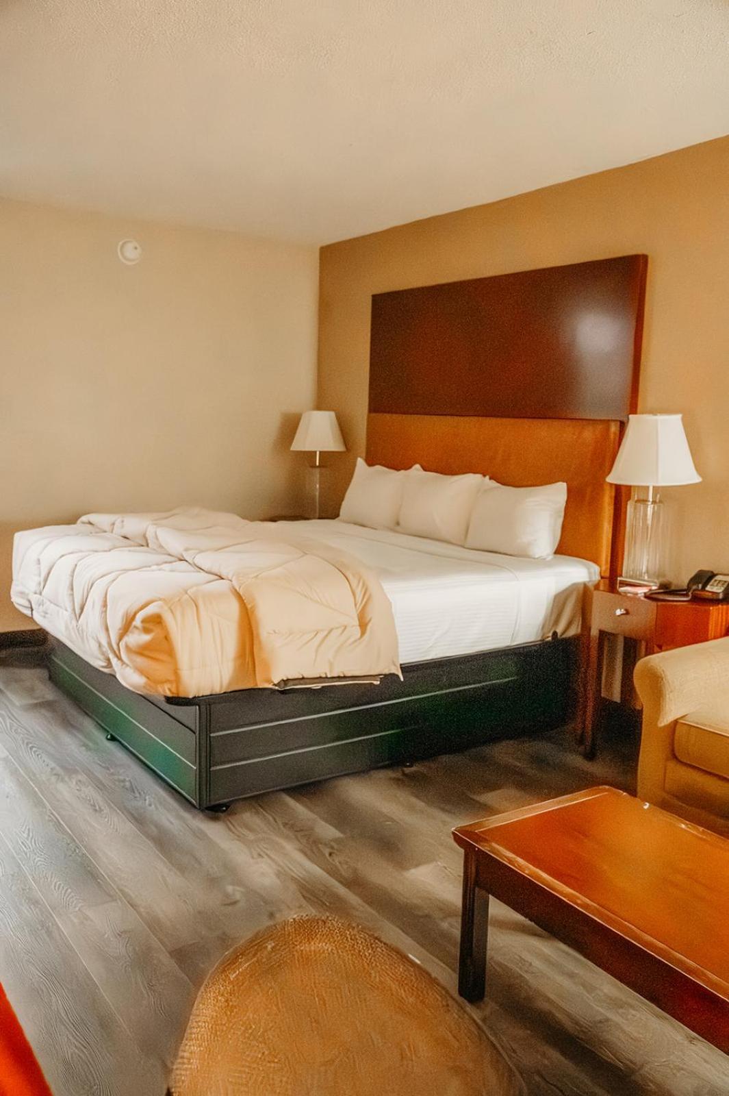 Country Garden & Suites Benton Chambre photo